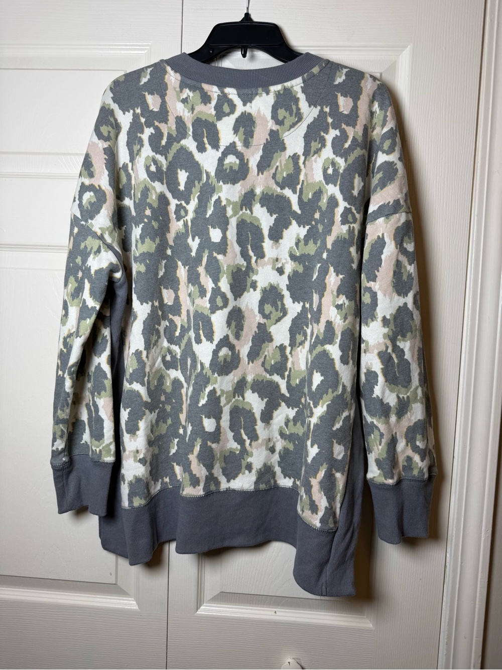 BKE‎ Leopard Print Sweatshirt Pullover - Picture 4 of 6